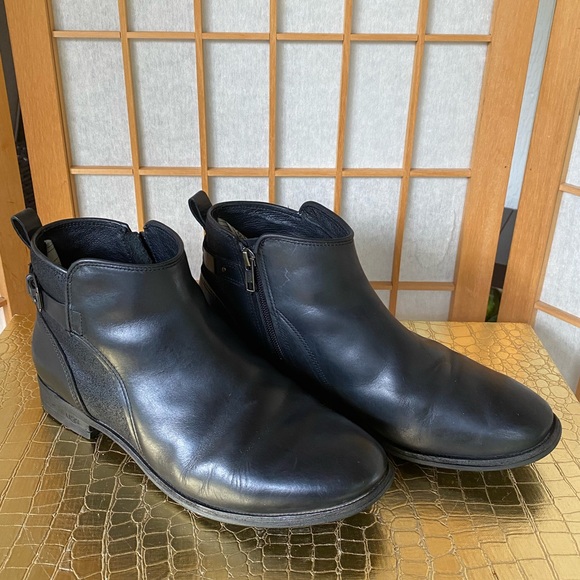 UGG Black Leather Demi Buckle Ankle Boot SZ 10 - Picture 11 of 15